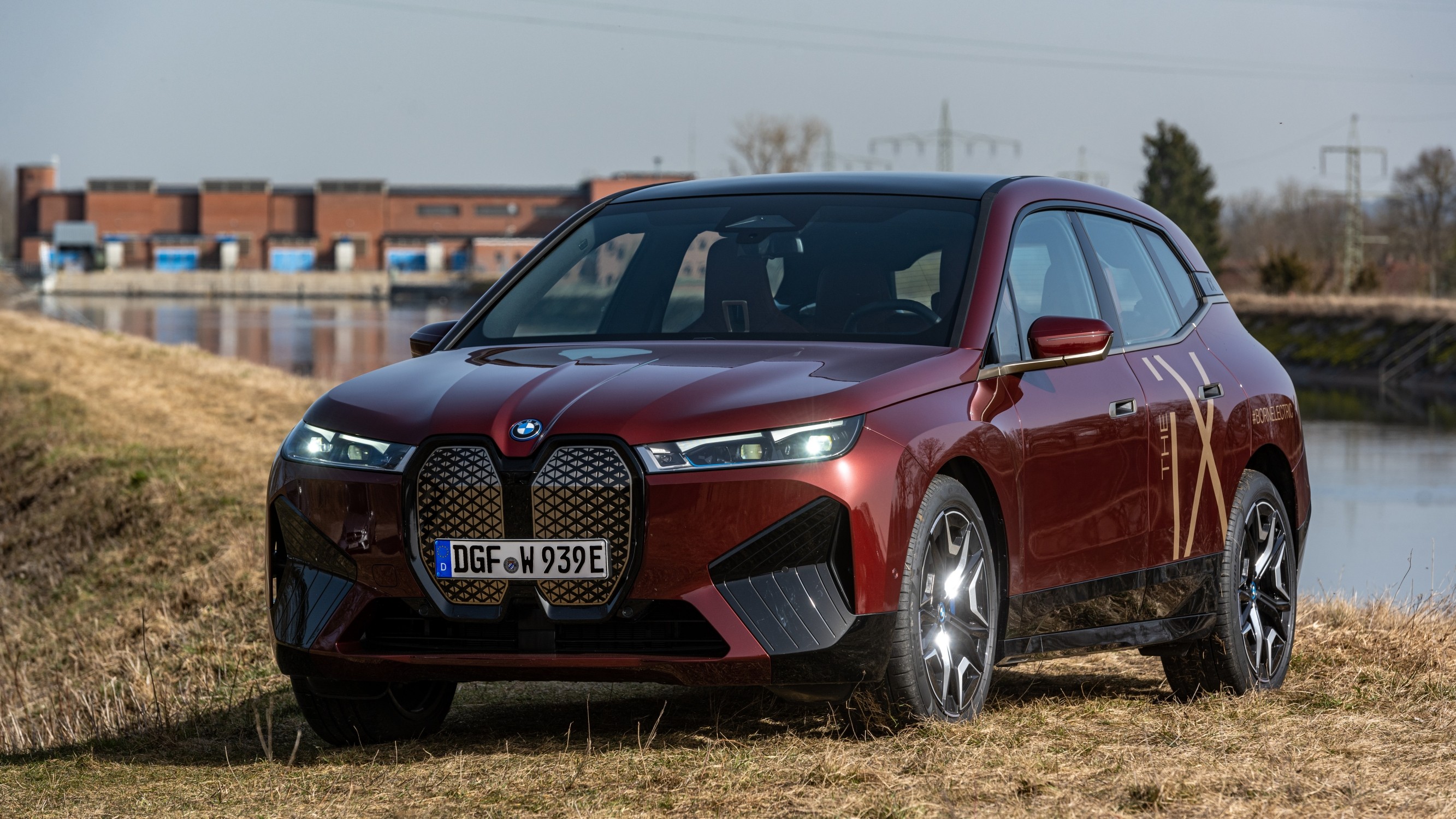 El BMW iX y BMW i4 se producirán con energía hidroeléctrica de los ríos Isar y Lech