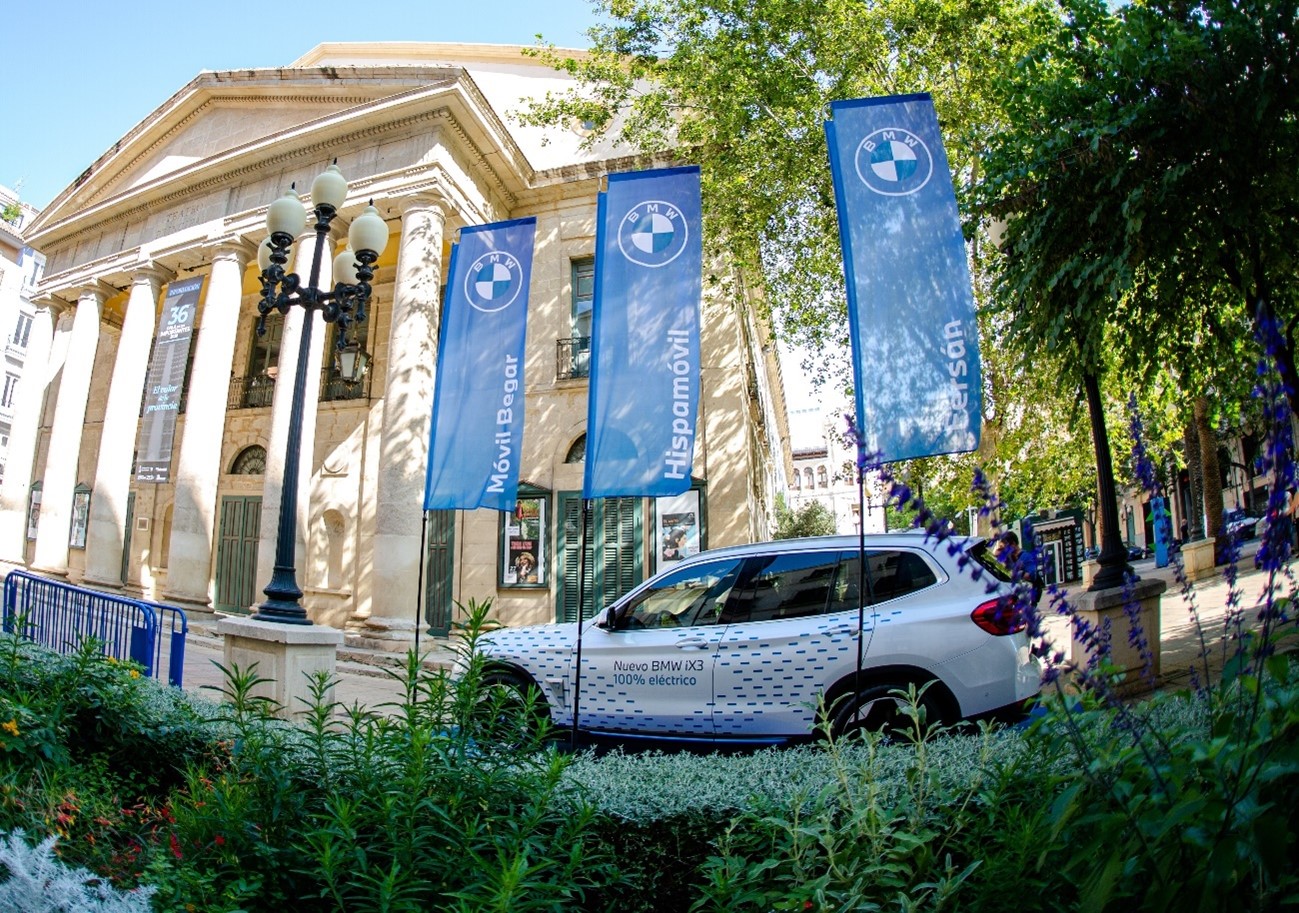 El nuevo BMW iX3 recibe a los asistentes a la Gala de los premios Importantes de Información // Mayo 2021